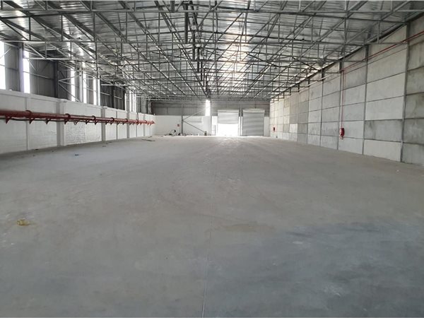 3 800  m² Industrial space
