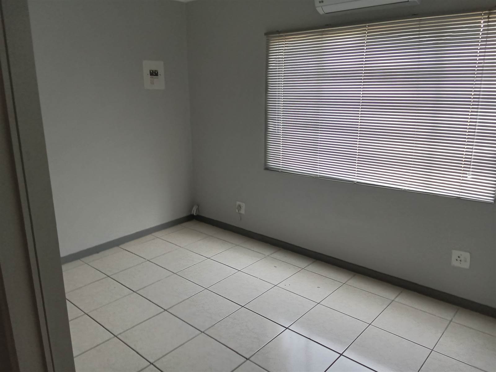 90  m² Commercial space in Sonheuwel photo number 7