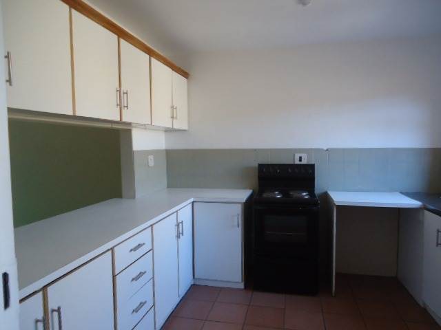 3 Bed Townhouse in Tableview photo number 9