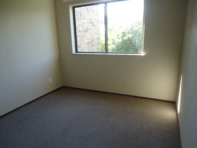 3 Bed Townhouse in Tableview photo number 14