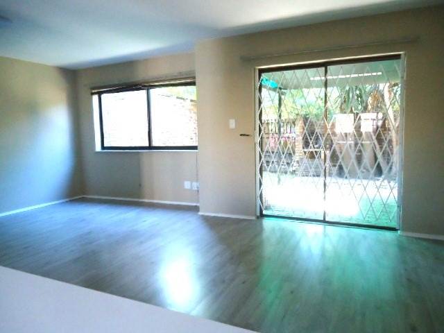 3 Bed Townhouse in Tableview photo number 4