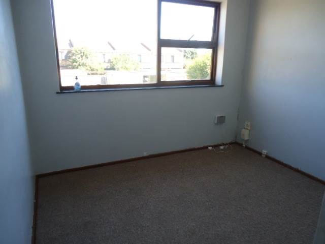 3 Bed Townhouse in Tableview photo number 12