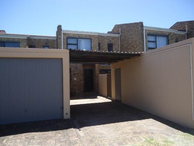 3 Bed Townhouse in Tableview photo number 1