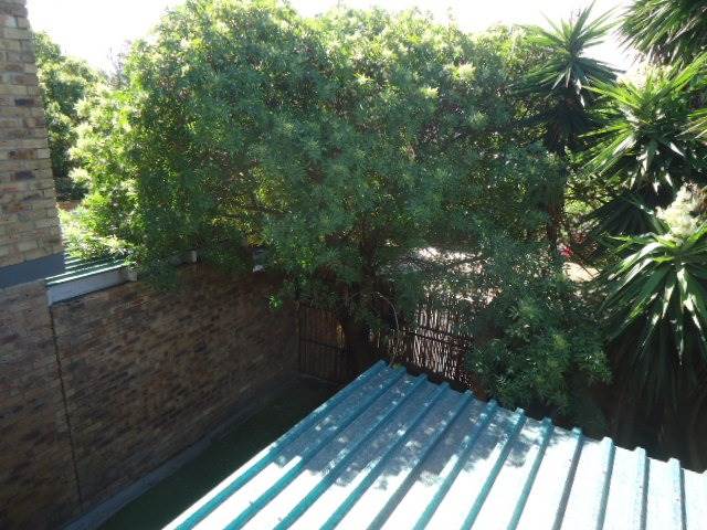 3 Bed Townhouse in Tableview photo number 19