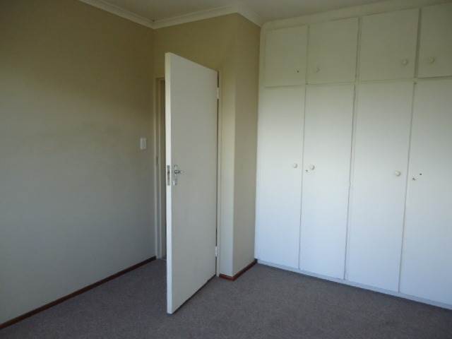 3 Bed Townhouse in Tableview photo number 15