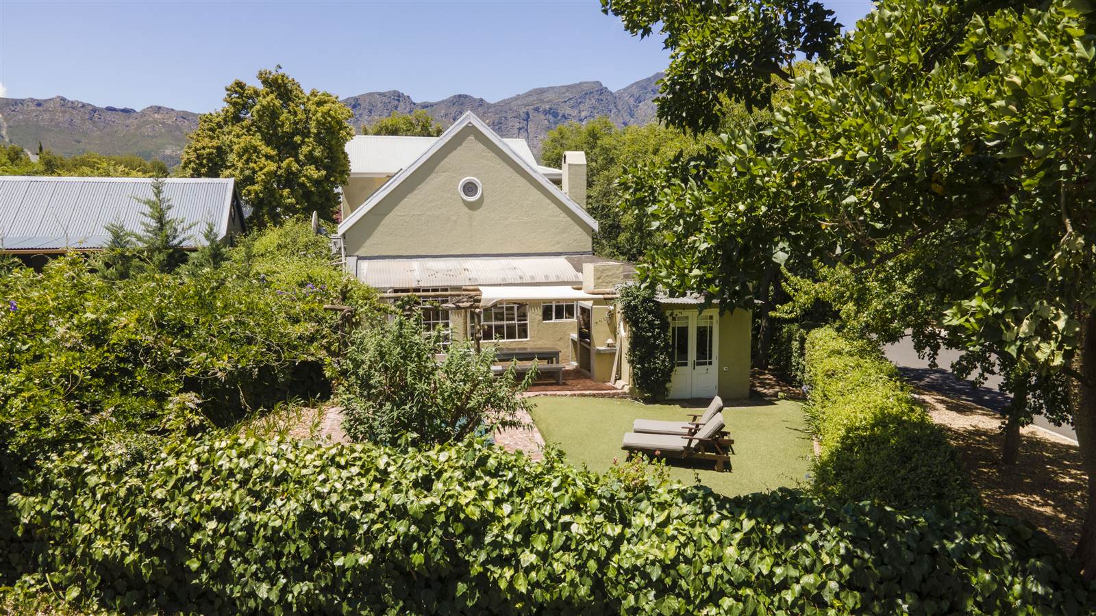 4 Bed House in Franschhoek photo number 4