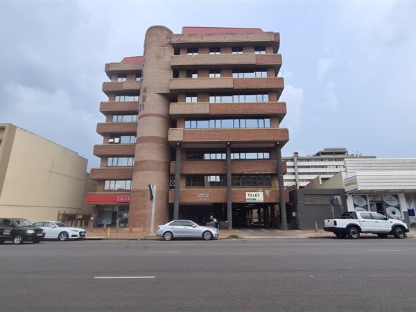 1 371  m² Commercial space
