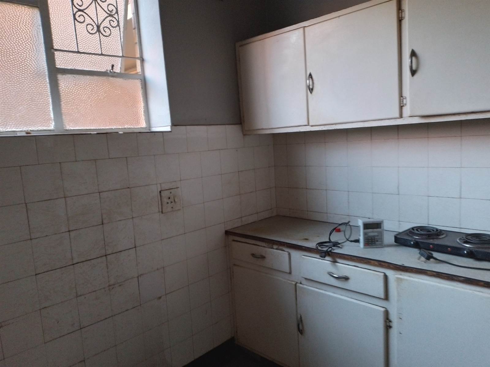 1 Bed Apartment in Yeoville photo number 3