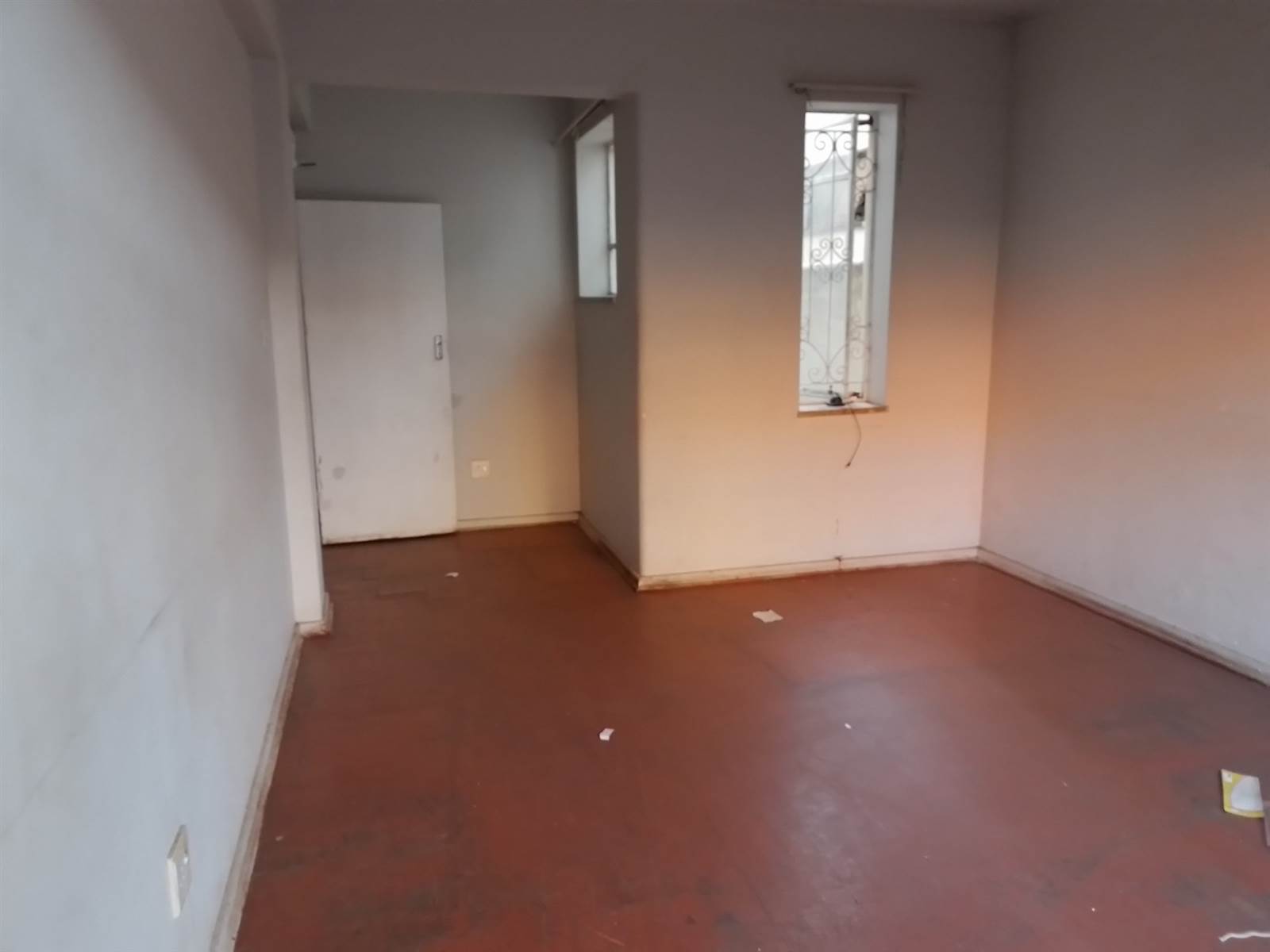 1 Bed Apartment in Yeoville photo number 9