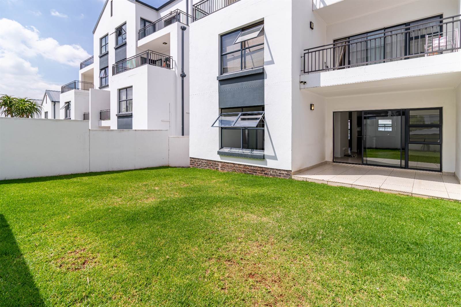3 Bed Apartment in Greenstone Hill photo number 1