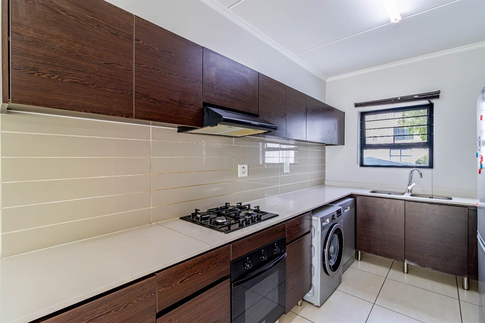 3 Bed Apartment in Greenstone Hill photo number 2