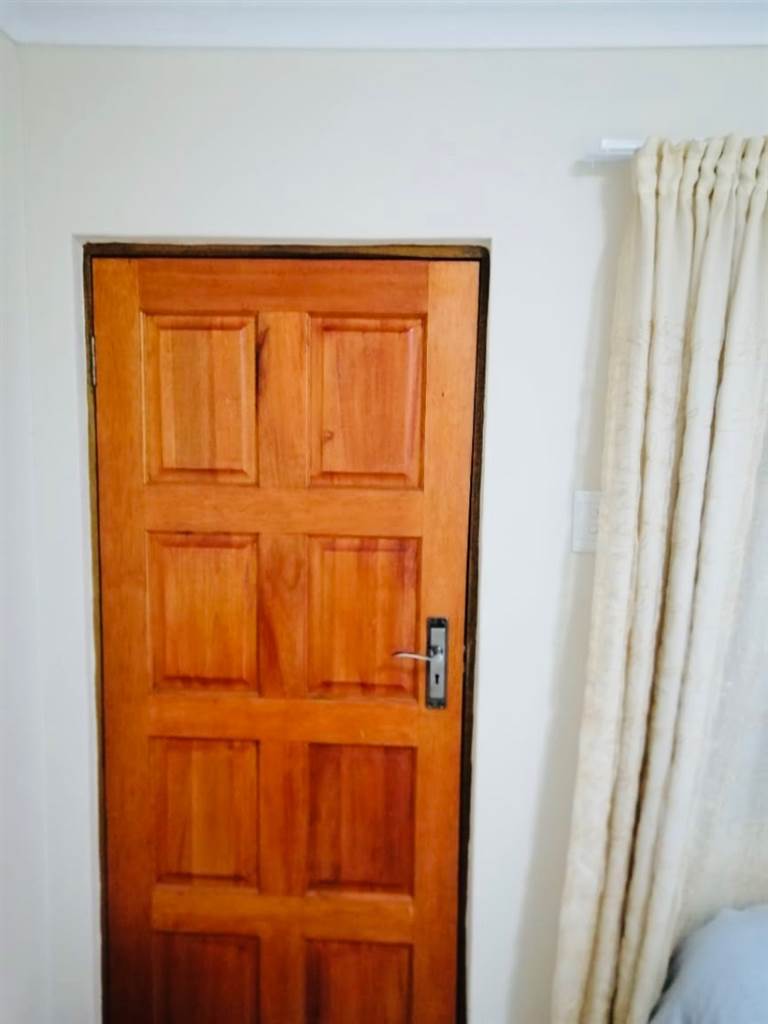 2 Bed Apartment in Mthata photo number 13