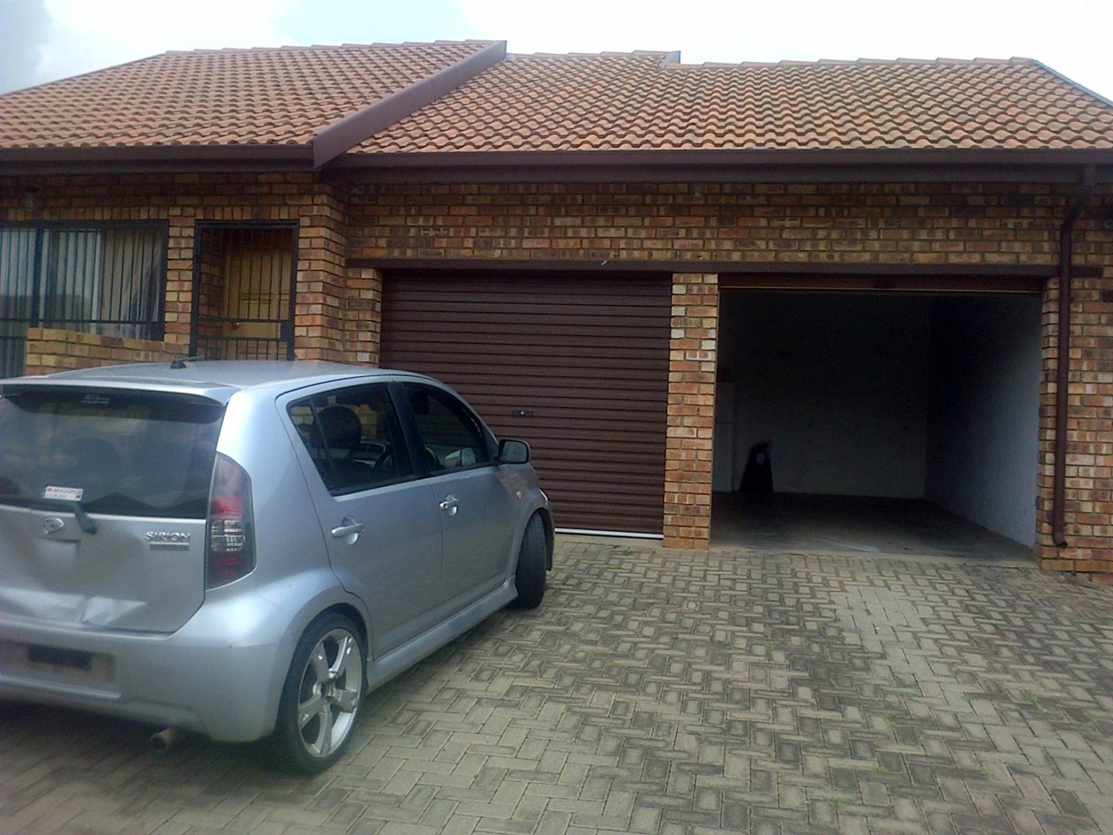 3 Bed Cluster in Rooihuiskraal North photo number 1