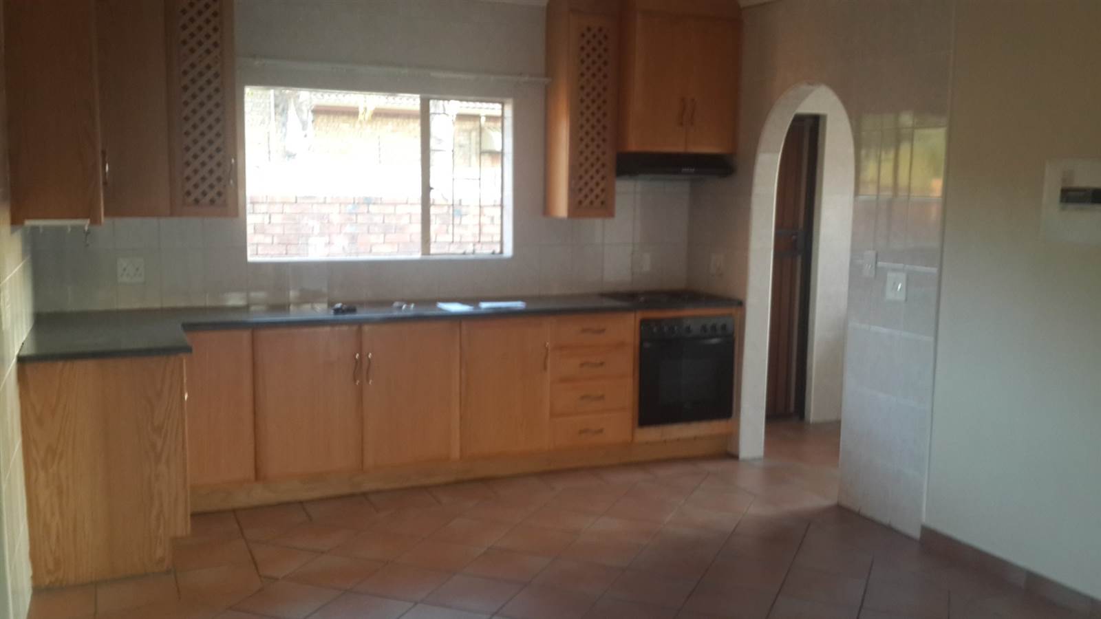 3 Bed Cluster in Rooihuiskraal North photo number 2