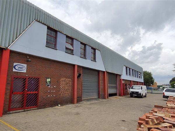 385  m² Industrial space