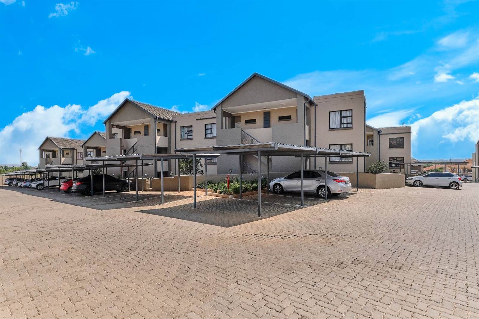 3 Bed Townhouse in Ruimsig photo number 13