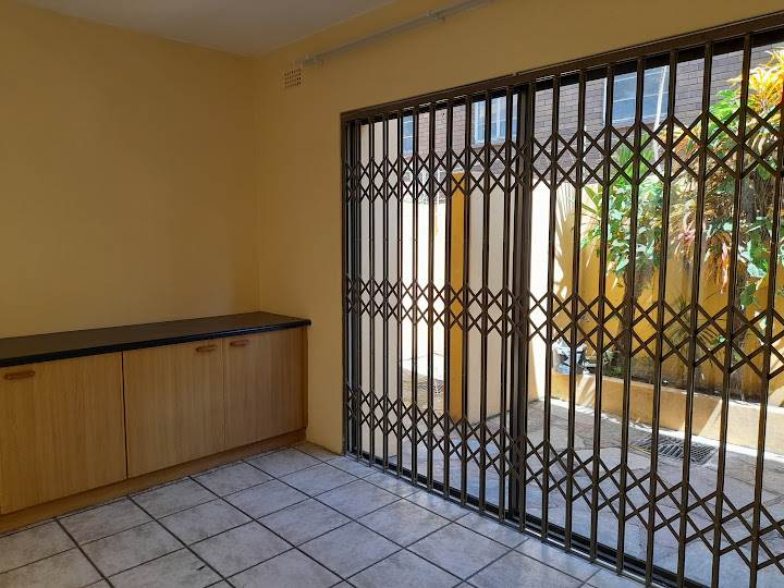 3 Bed Apartment in Musgrave photo number 9