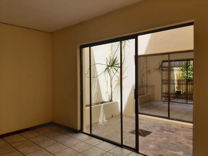 3 Bed Apartment in Musgrave photo number 10