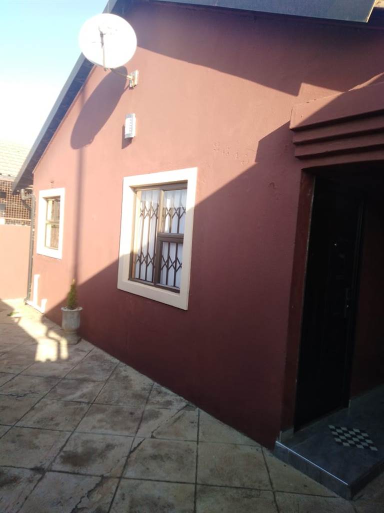 3 Bed House in Phiri photo number 1