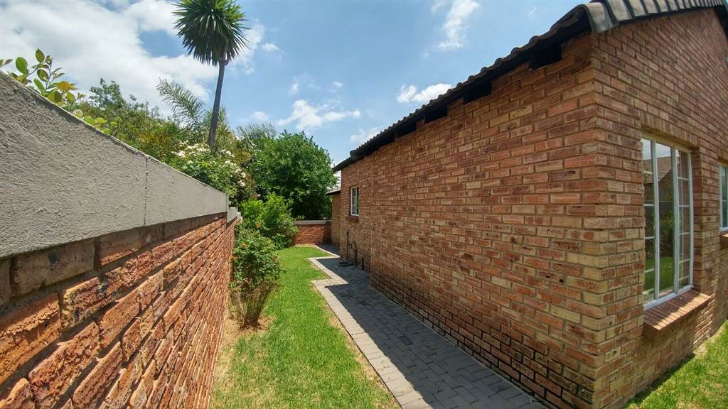 2 Bed Simplex in Kyalami Hills photo number 16