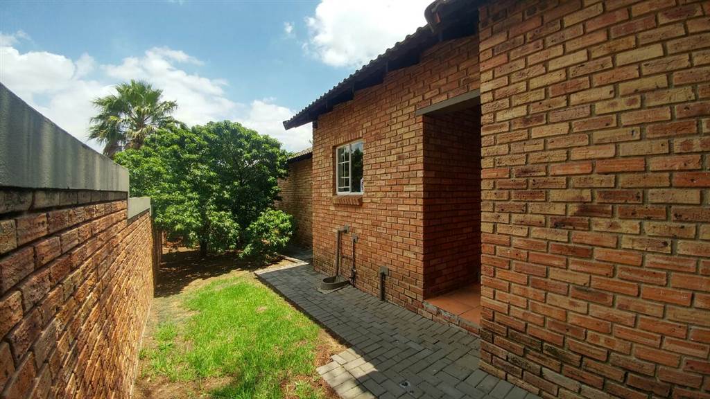 2 Bed Simplex in Kyalami Hills photo number 15