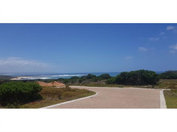 828 m² Land available in Stilbaai