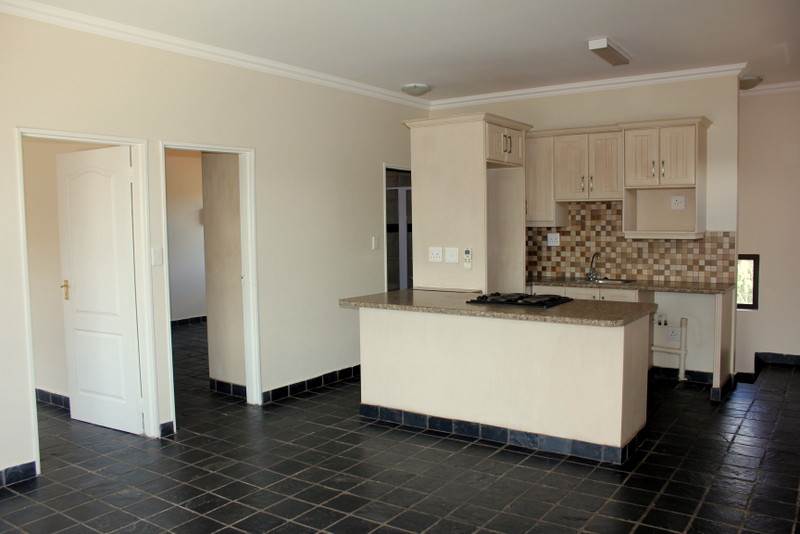 2 Bed Townhouse in Langenhoven Park photo number 1