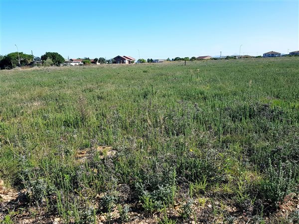 699 m² Land available in C Place