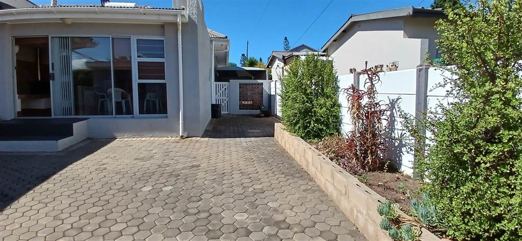 4 Bed House in Hartenbos photo number 25