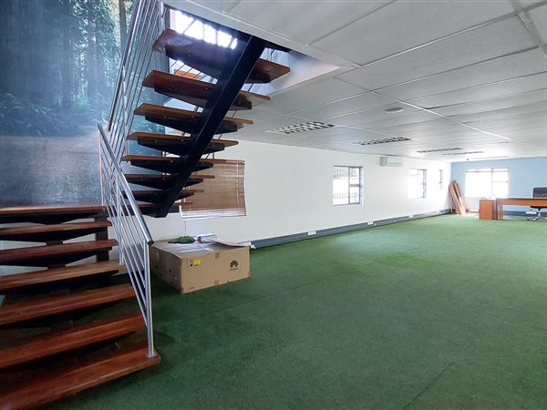 325  m² Commercial space