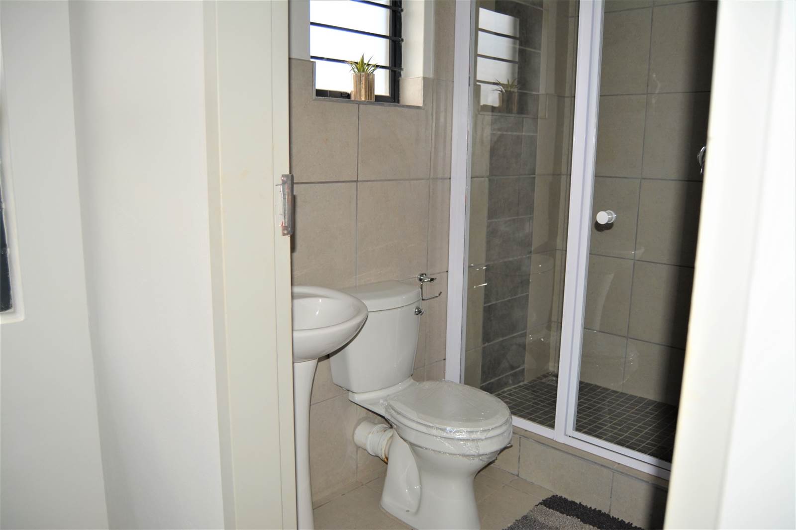 3 Bed House in Roodepoort Central photo number 15