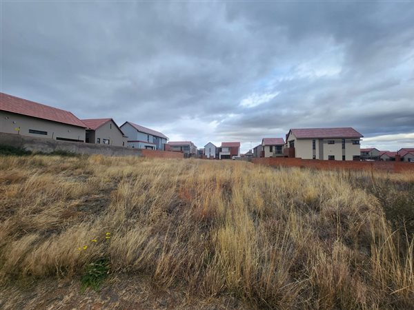 835 m² Land 835 m² Land
