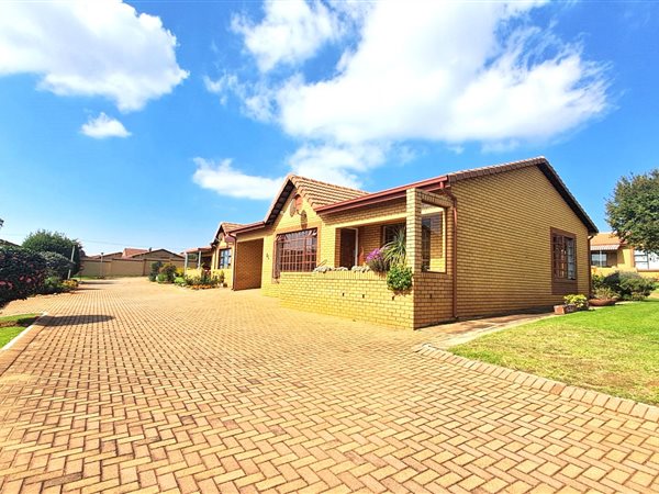 2 Bedroom Townhouse 2 Bedroom Townhouse