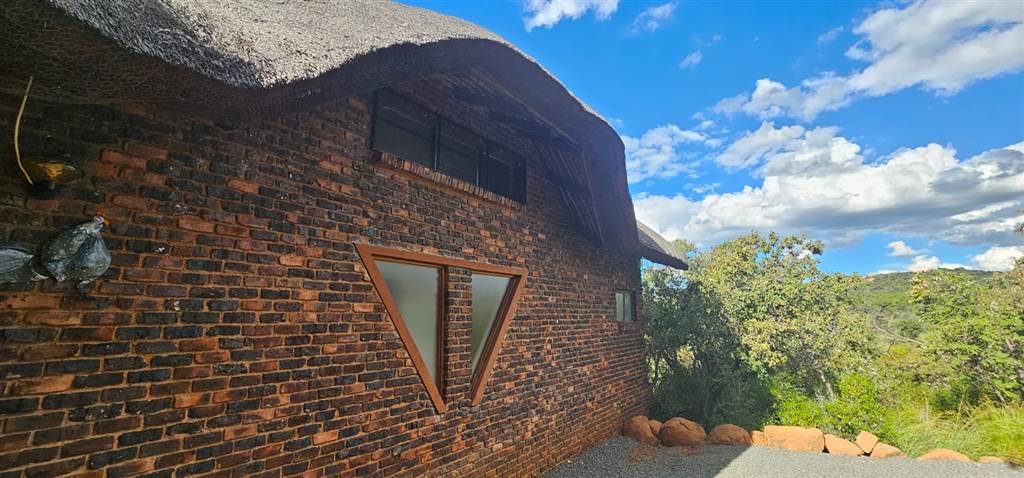 10 Bed House in Mabalingwe Nature Reserve photo number 10