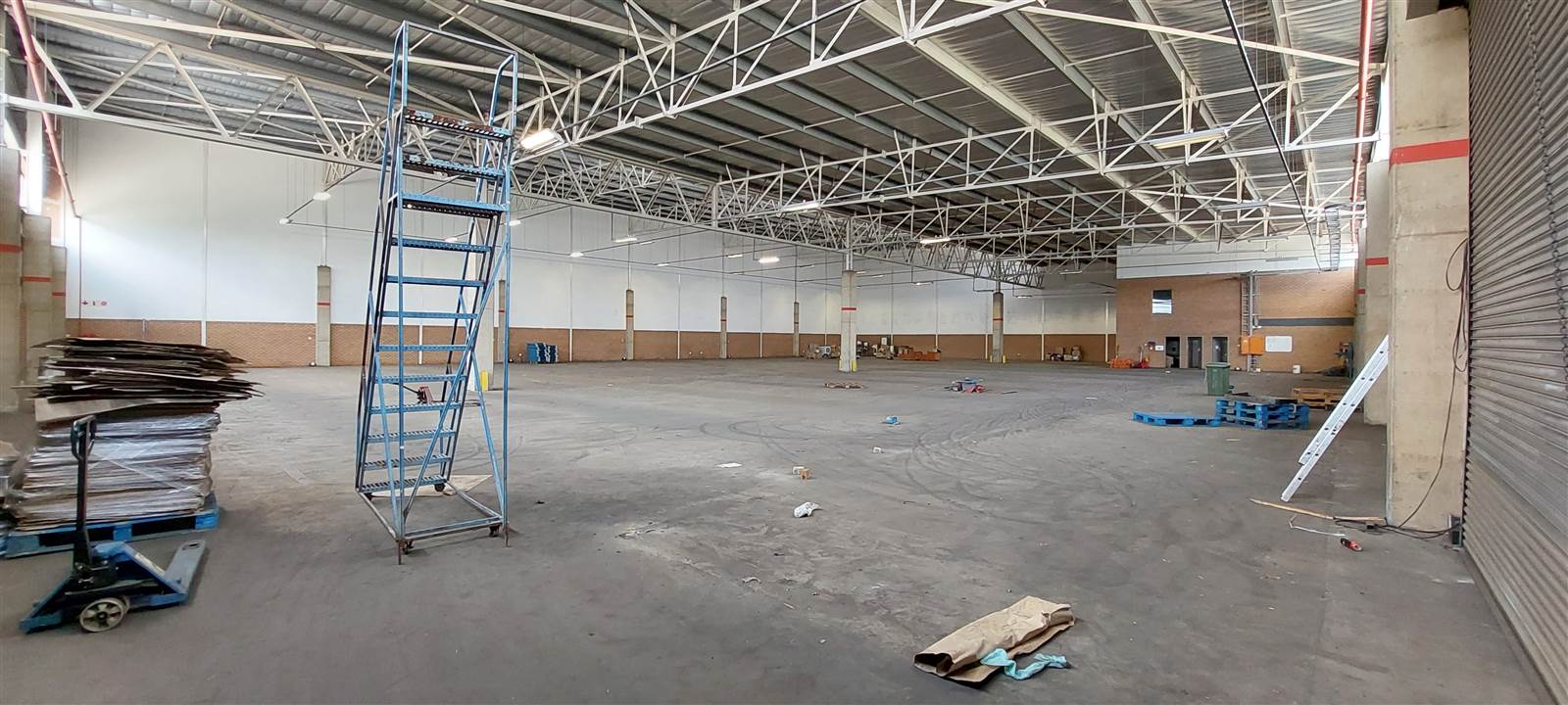 2700  m² Industrial space in Clayville photo number 2