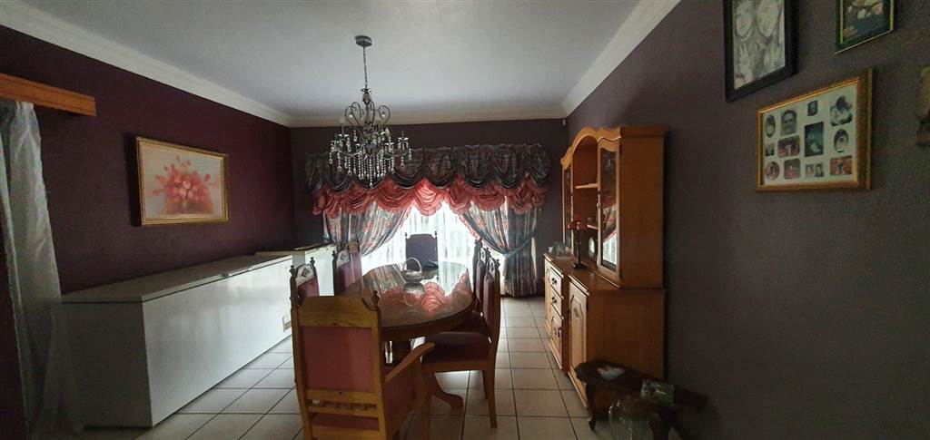 4 Bed House in Wilkoppies photo number 25