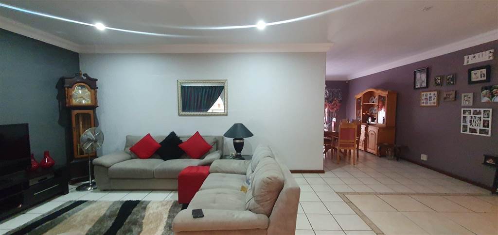 4 Bed House in Wilkoppies photo number 26
