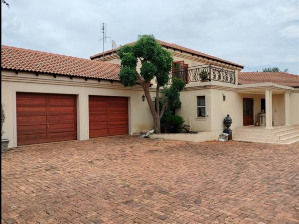 4 Bed House in Leeuwfontein Estate