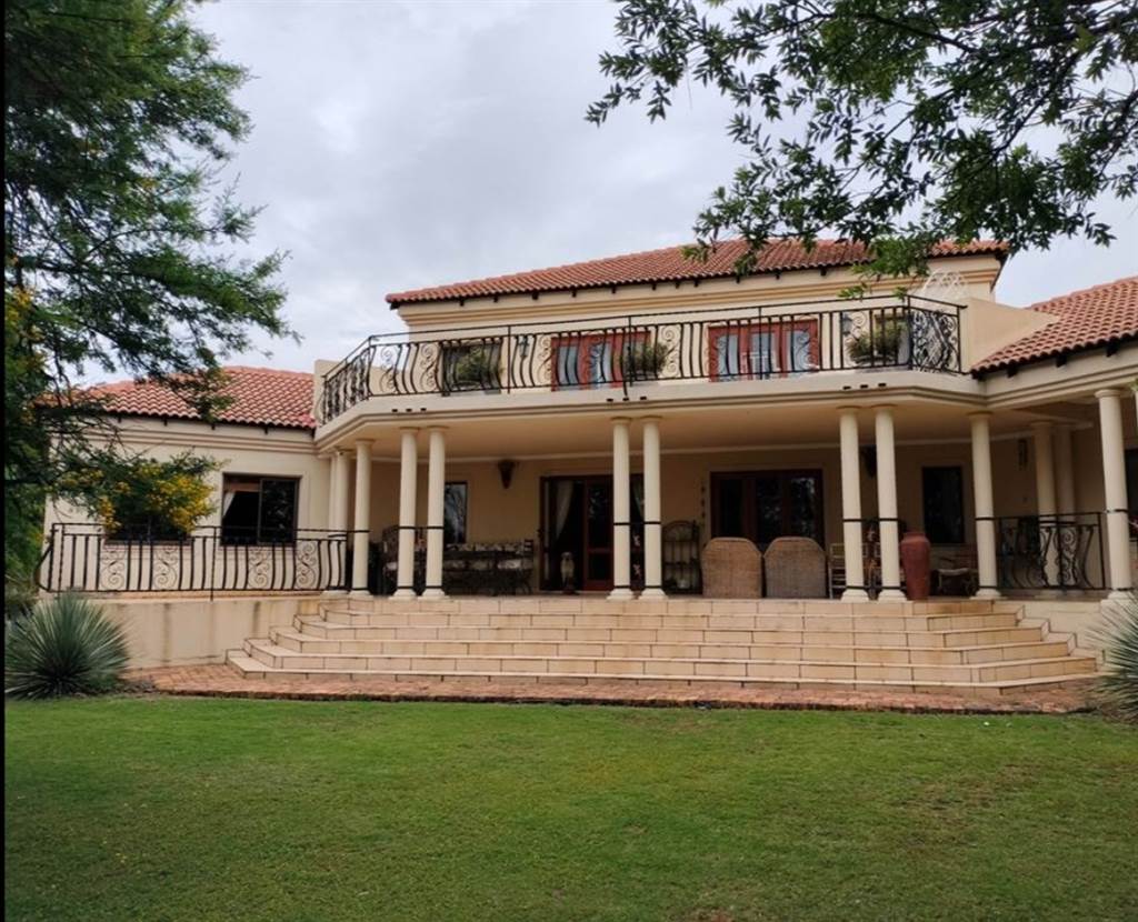 4 Bed House in Leeuwfontein Estate photo number 3