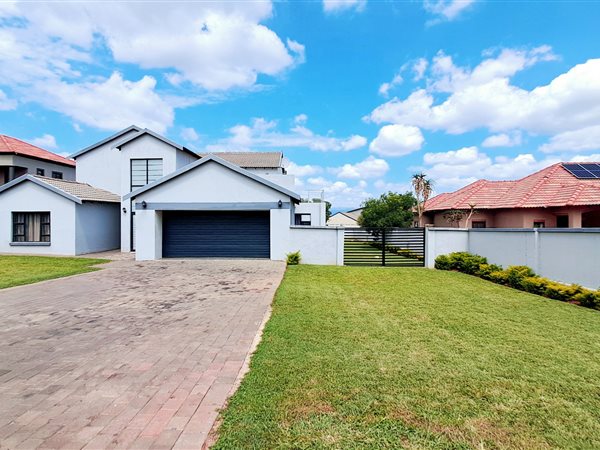 4 Bedroom House 4 Bedroom House