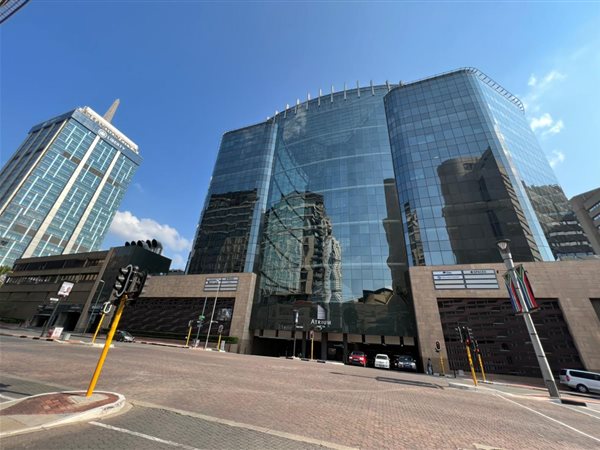 647  m² Commercial space