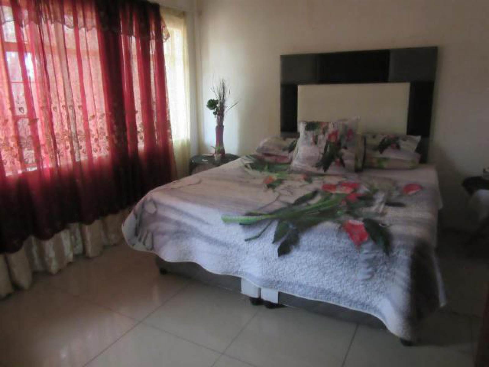 3 Bed House in Vryburg photo number 8