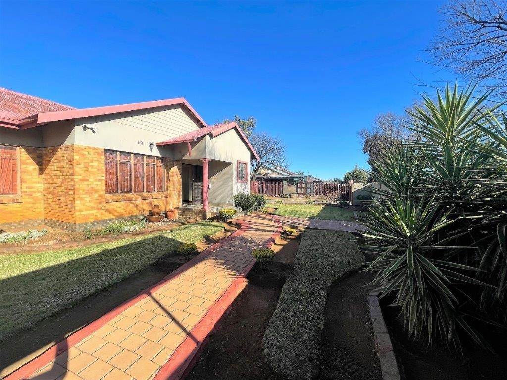 3 Bed House in Kempton Park Ext 2 photo number 3