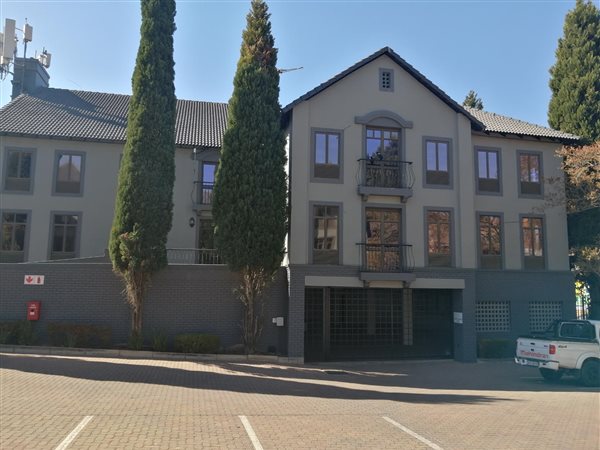 780  m² Office Space