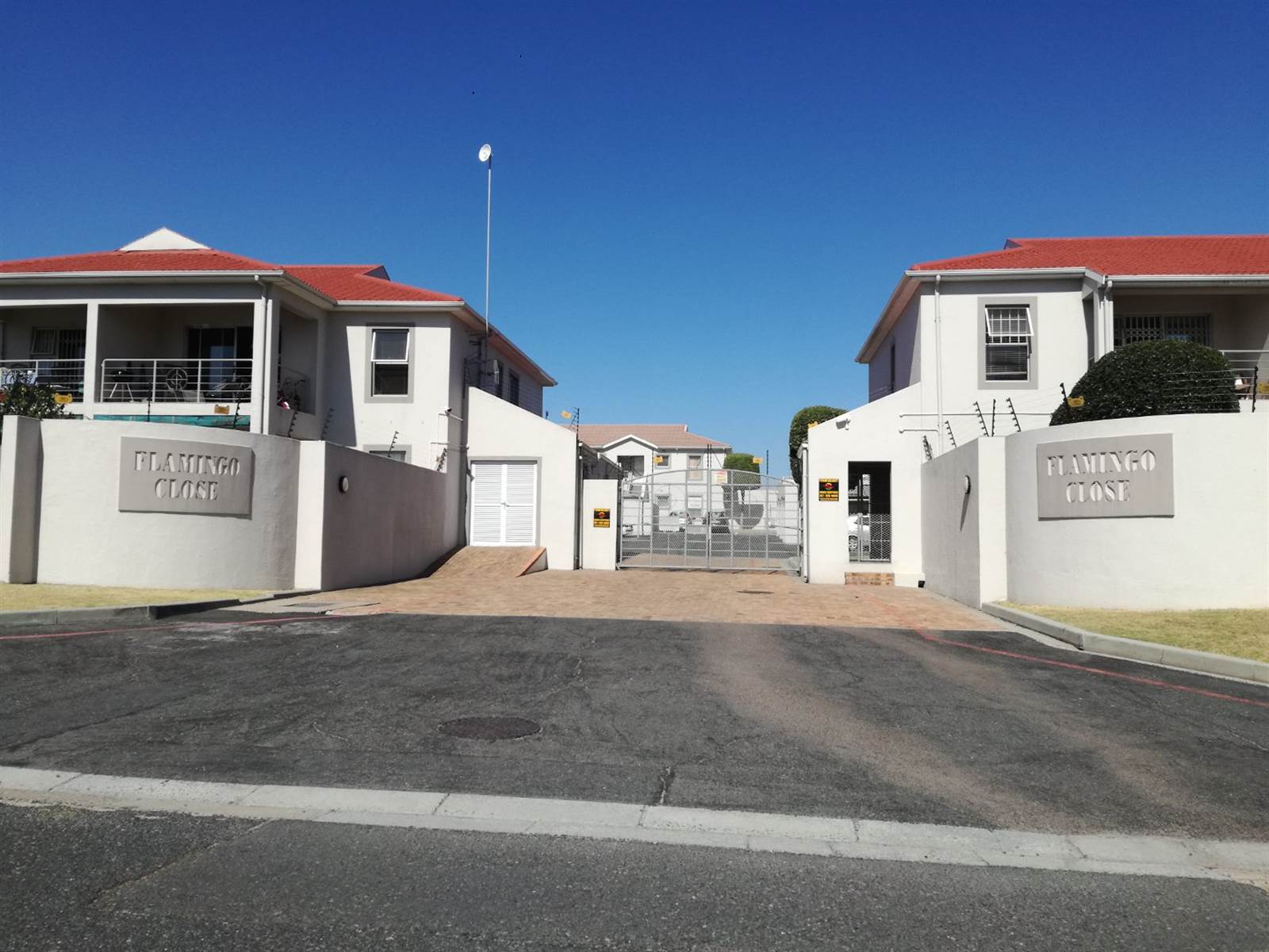 2 Bed Apartment in Flamingo Vlei photo number 1