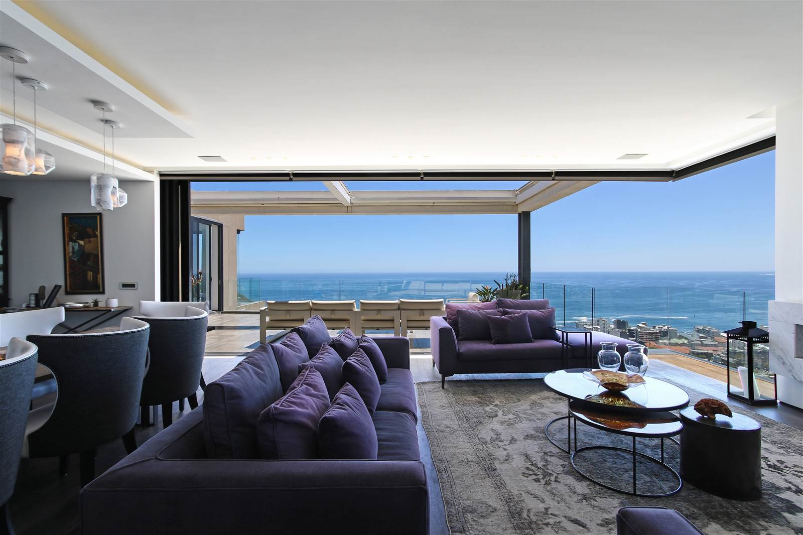 3 Bed Apartment in Fresnaye photo number 3