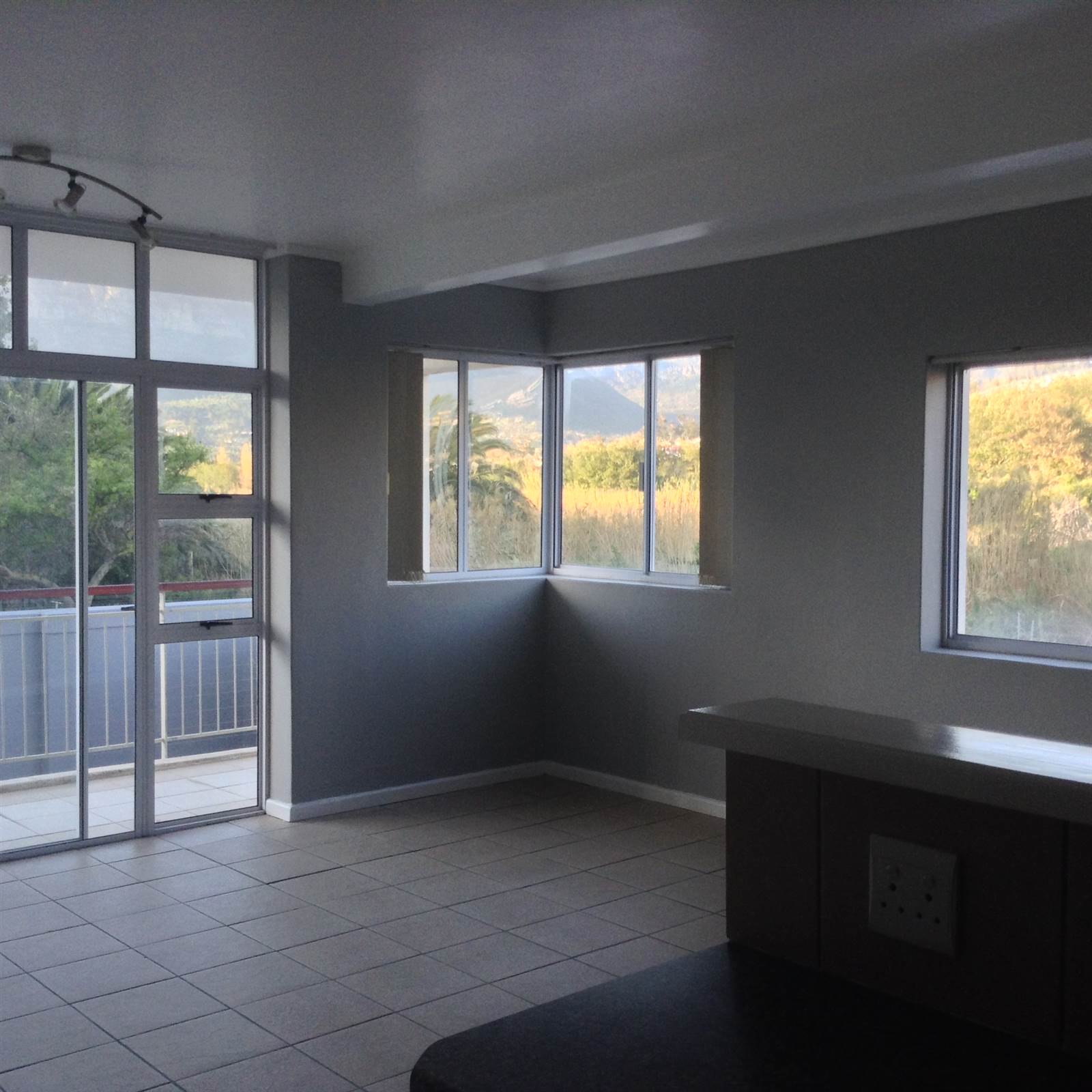 1 Bed Flat in Hout Bay and surrounds photo number 4