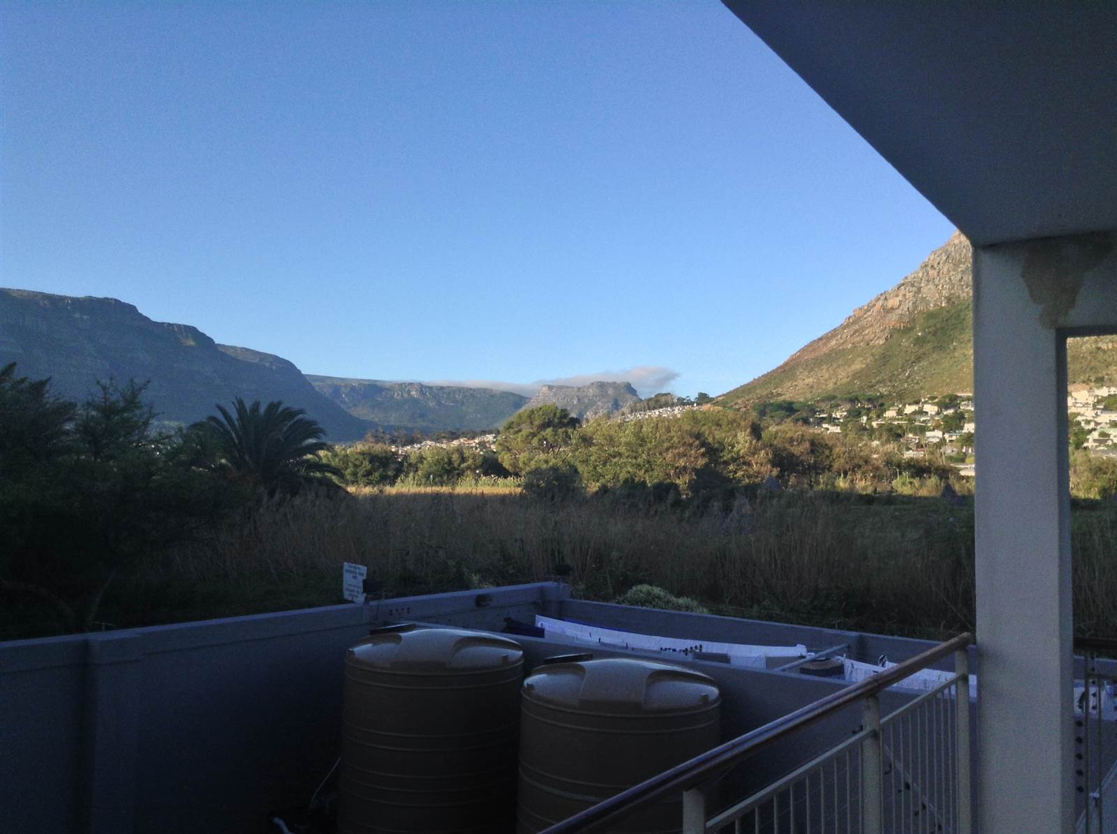 1 Bed Flat in Hout Bay and surrounds photo number 2