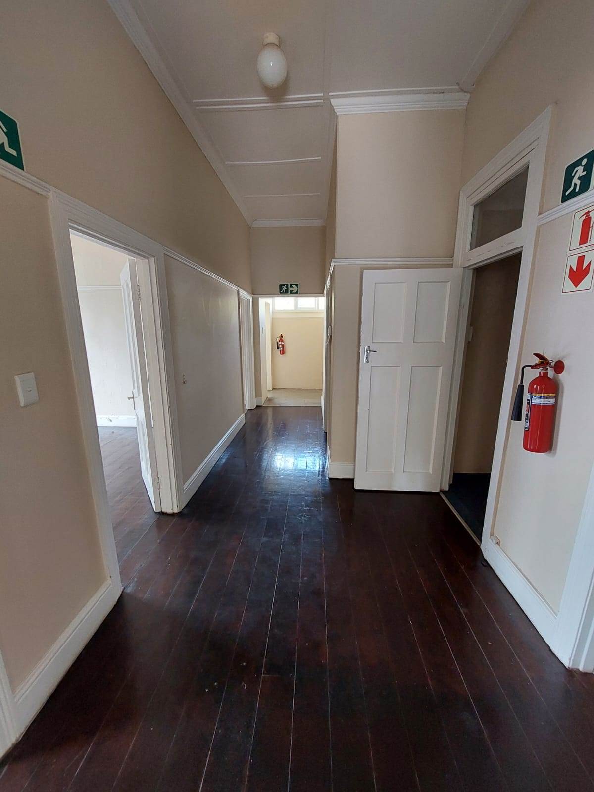 215  m² Commercial space in Southernwood photo number 16