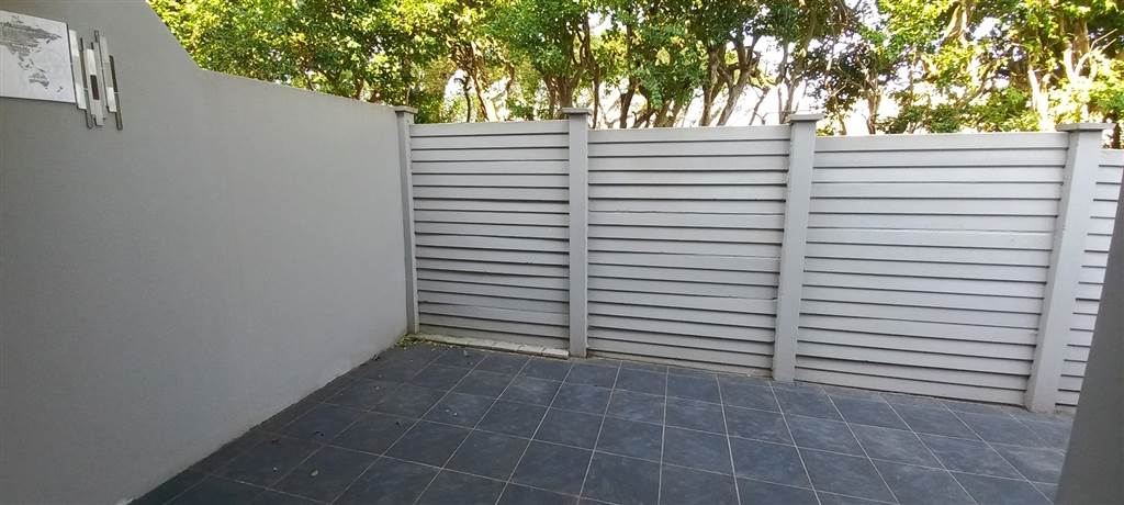 3 Bed Townhouse in Umtentweni photo number 6